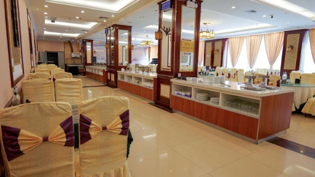 Golden Spring Hotel Lijiang Лицзян Экстерьер фото
