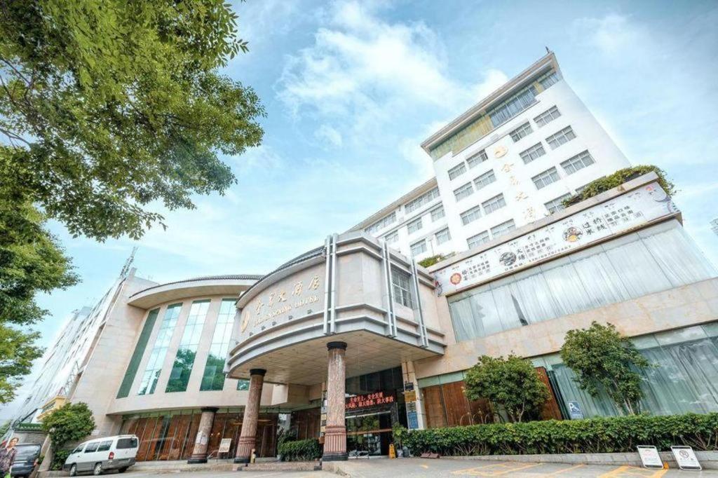 Golden Spring Hotel Lijiang Лицзян Экстерьер фото
