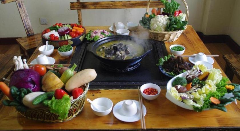 Golden Spring Hotel Lijiang Лицзян Экстерьер фото