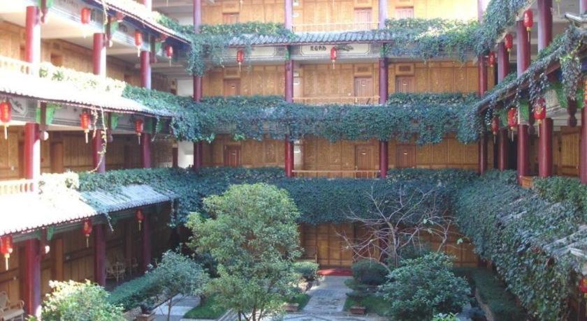 Golden Spring Hotel Lijiang Лицзян Экстерьер фото