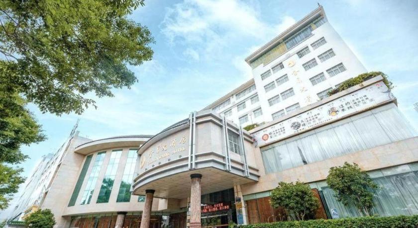 Golden Spring Hotel Lijiang Лицзян Экстерьер фото