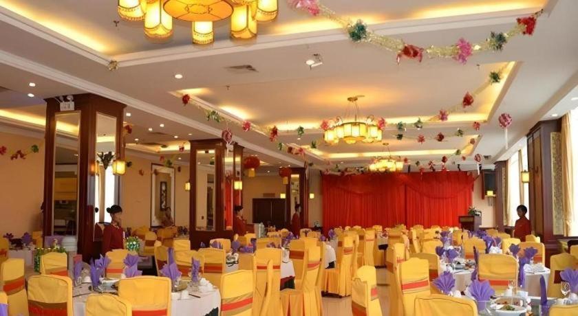 Golden Spring Hotel Lijiang Лицзян Экстерьер фото