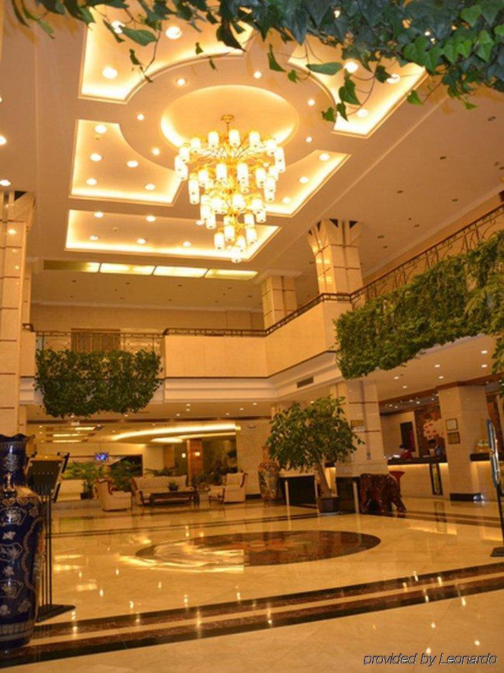 Golden Spring Hotel Lijiang Лицзян Интерьер фото