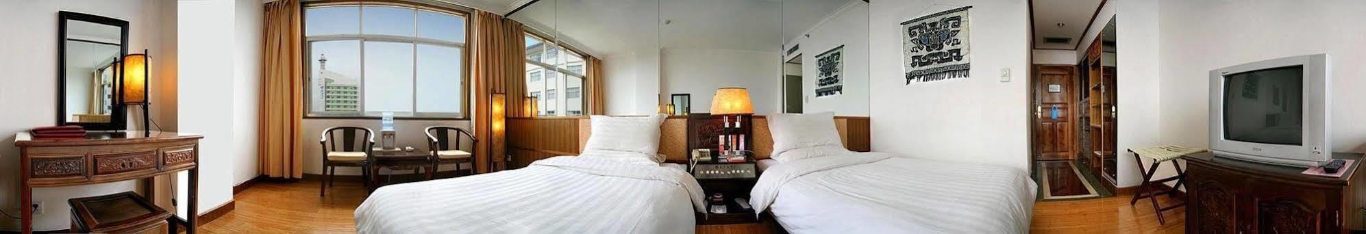 Golden Spring Hotel Lijiang Лицзян Экстерьер фото