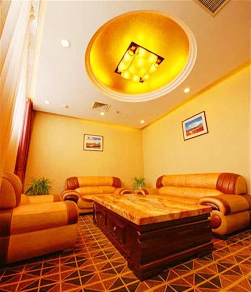 Golden Spring Hotel Lijiang Лицзян Экстерьер фото