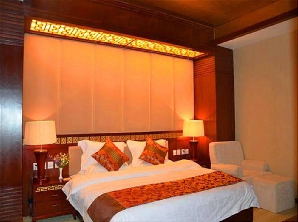 Golden Spring Hotel Lijiang Лицзян Номер фото