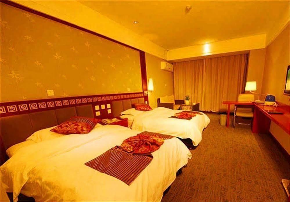 Golden Spring Hotel Lijiang Лицзян Экстерьер фото
