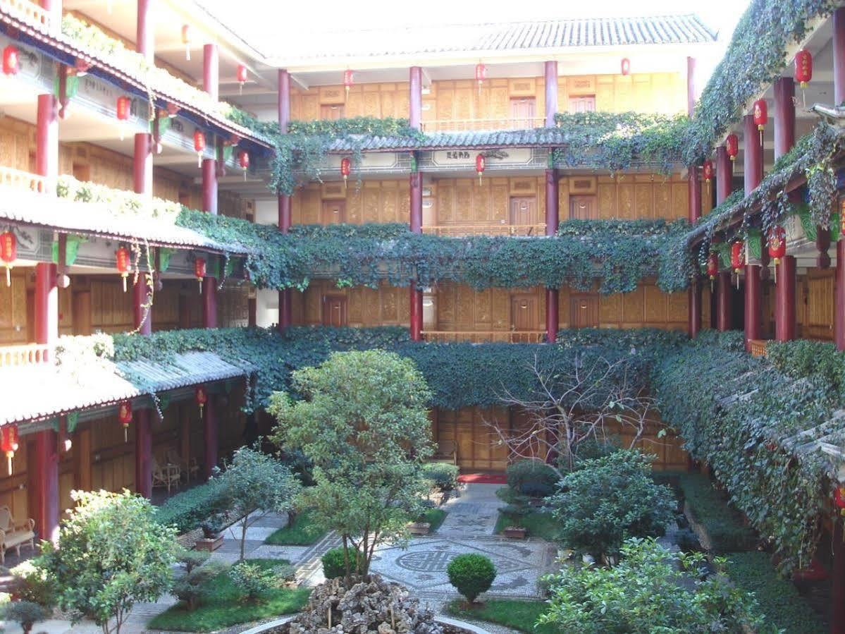 Golden Spring Hotel Lijiang Лицзян Экстерьер фото