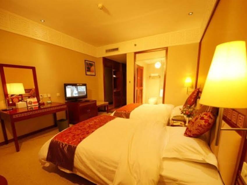Golden Spring Hotel Lijiang Лицзян Экстерьер фото