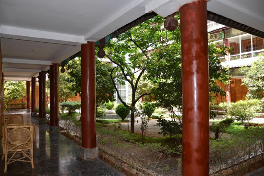 Golden Spring Hotel Lijiang Лицзян Экстерьер фото