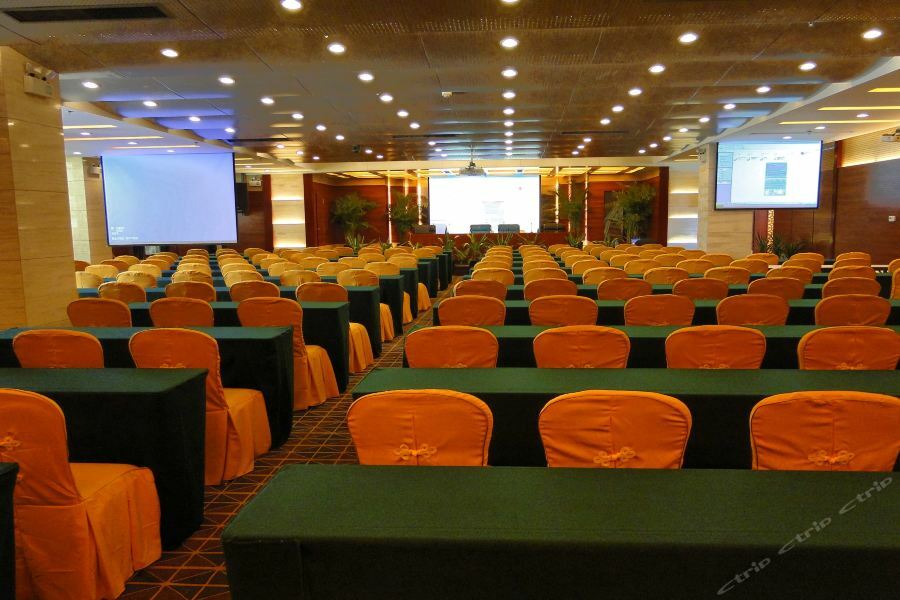 Golden Spring Hotel Lijiang Лицзян Экстерьер фото